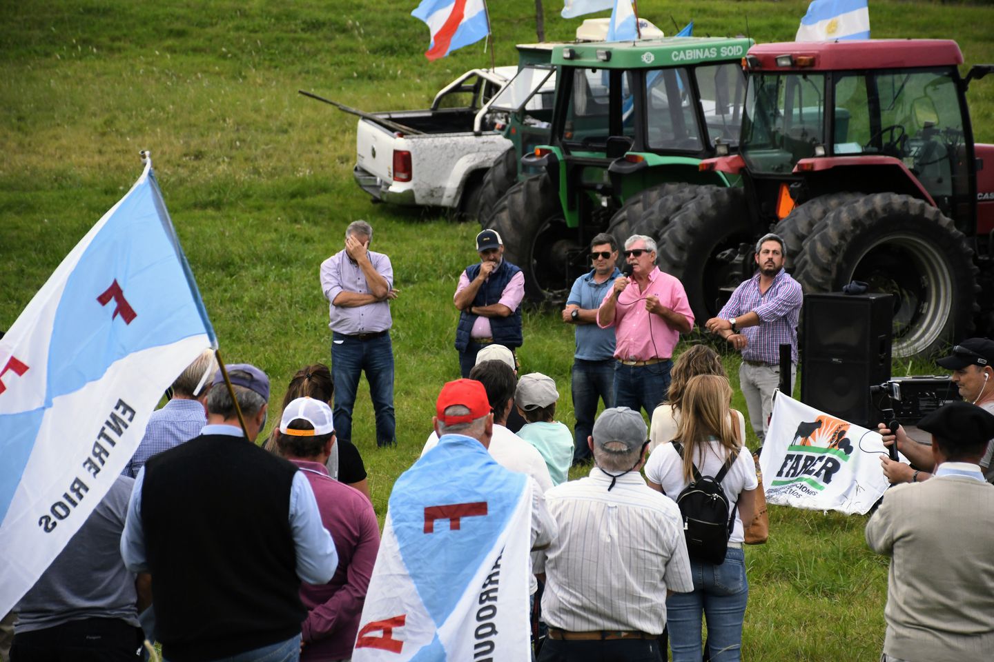 El campo contestó las críticas del Gobierno por el paro