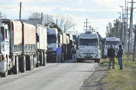 Se duplicó el movimiento de camiones en los puertos de Rosario por efecto del dólar soja