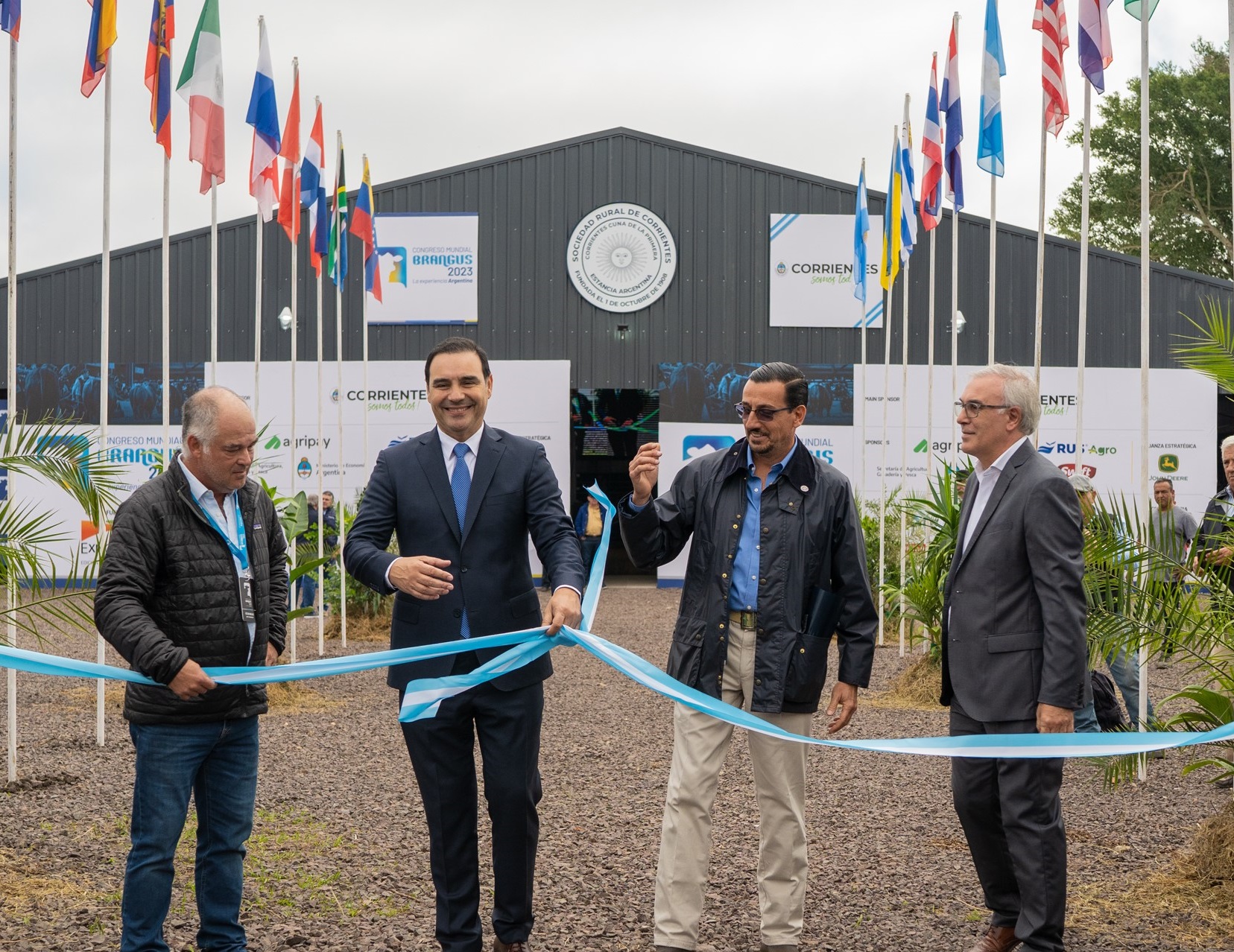 Con la presencia de Gustavo Valdés, se inauguró la Exposición Nacional Brangus