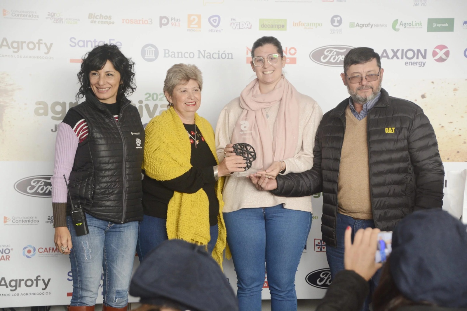 Los Struzzi recibieron el premio a la familia rural del año en el cierre de la Agroactiva 2023