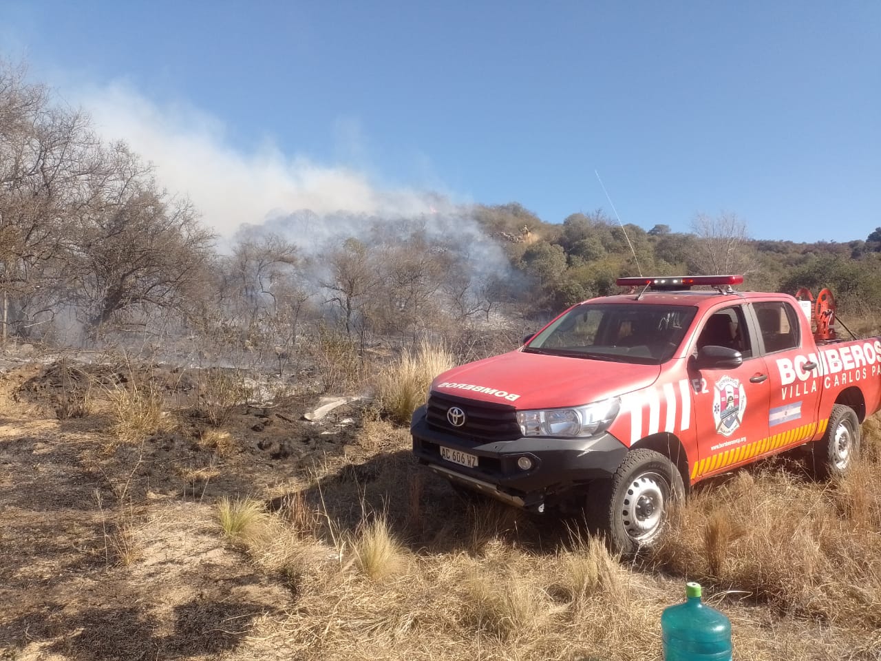 Lograron contener el incendio en el cerro Uritorco