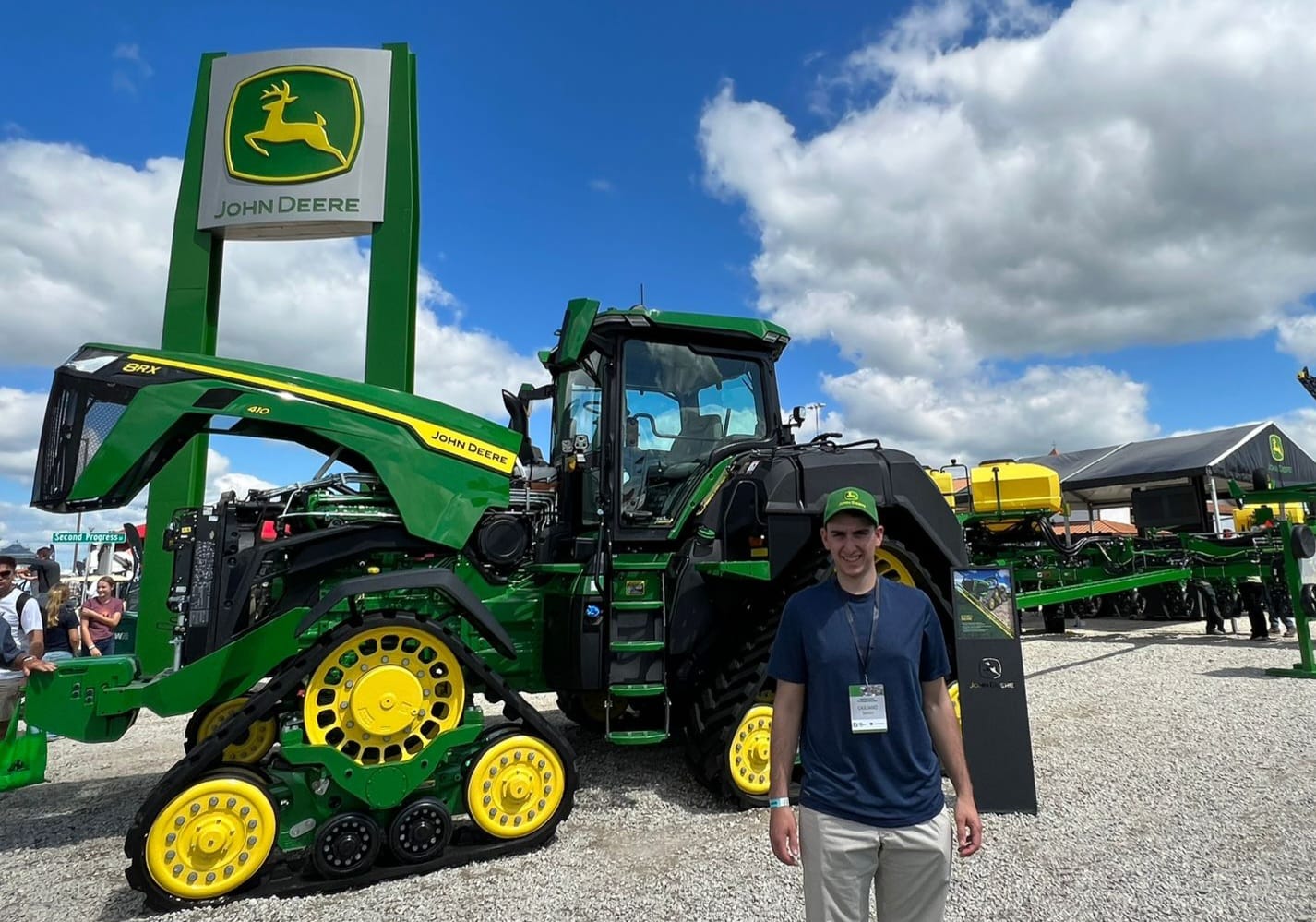 John Deere apoyando el desarrollo de jóvenes, estudiantes en sus primeros pasos en la agricultura digital
