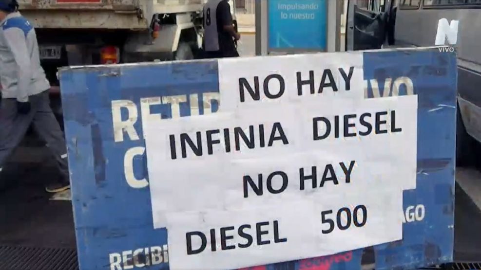 Falta de naftas y gasoil: el Gobierno importará 10 barcos de combustible para evitar el desabastecimiento