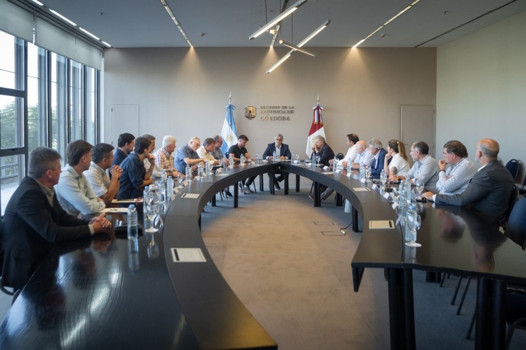 En defensa de la producción, Llaryora se reunió con representantes de la ganadería