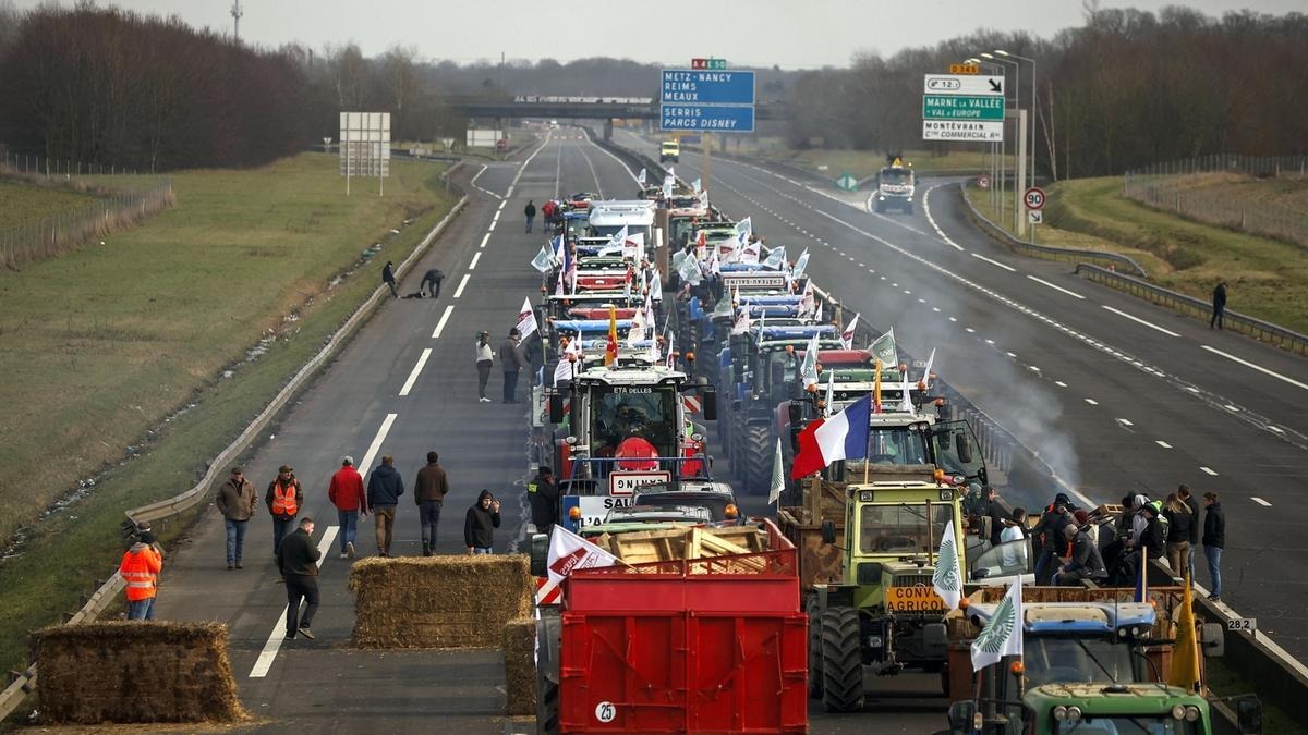 Los agricultores vascos se suman con sus tractores a la protesta del campo europeo