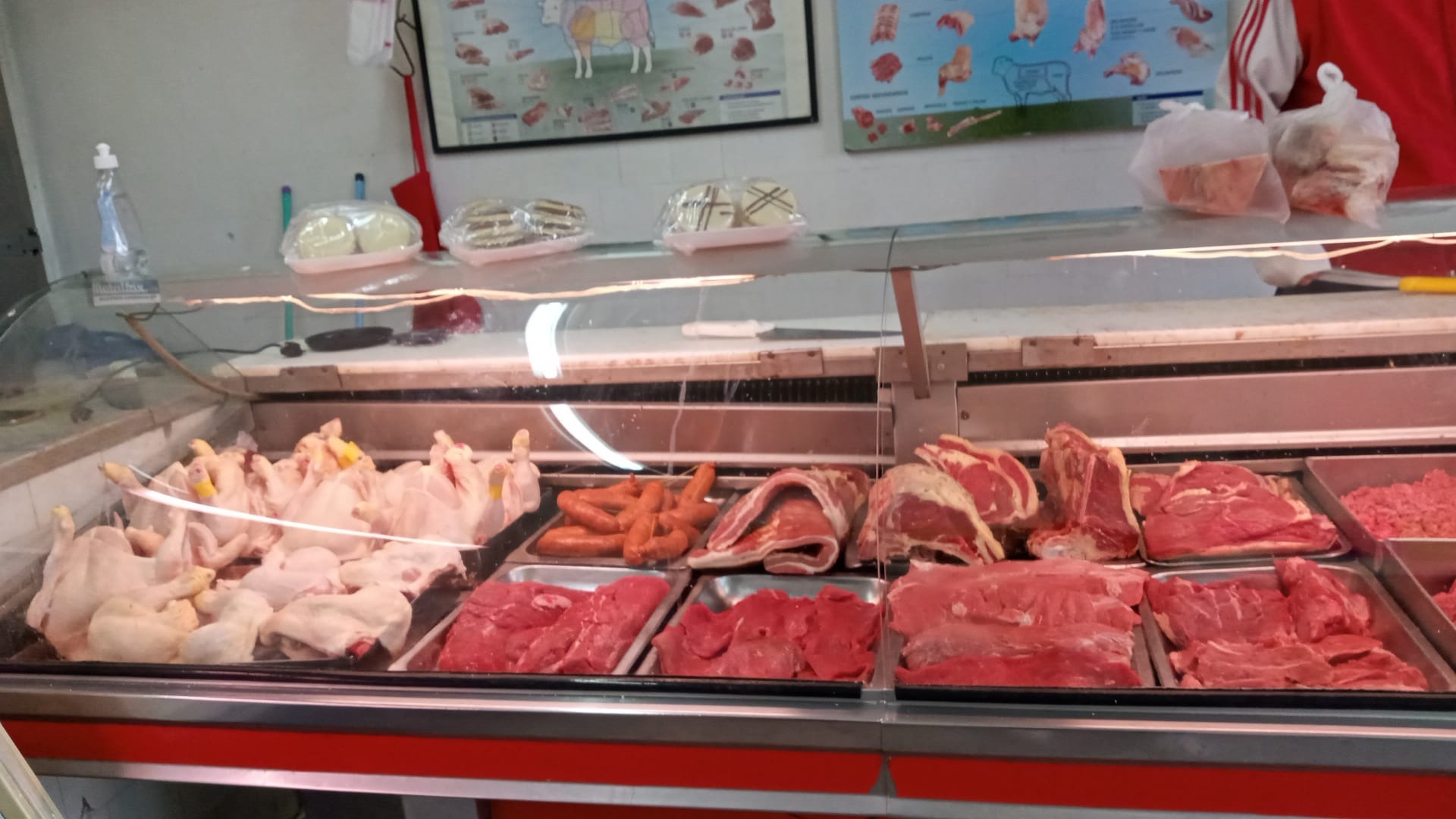 Carnes: la caída del consumo sigue y frena a los precios, pese a la menor oferta de hacienda