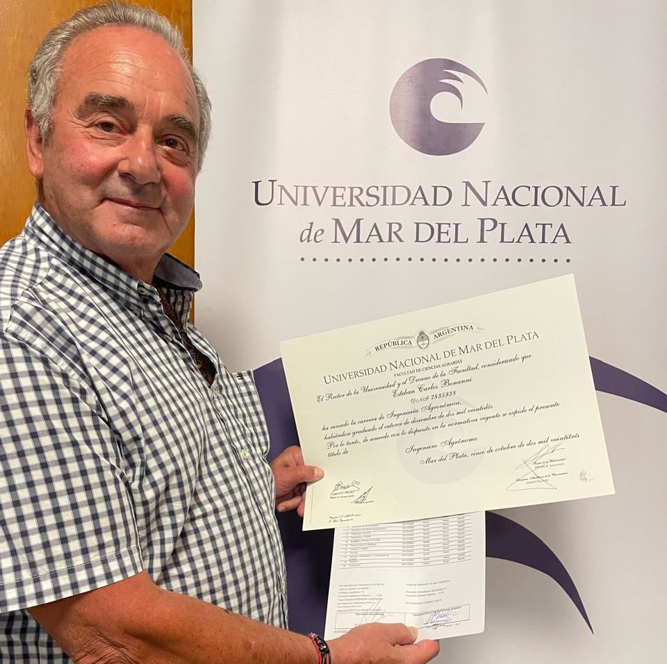 Se recibió de Ingeniero Agrónomo a los 74 años y su primera acción fue matricularse en Ciafba

