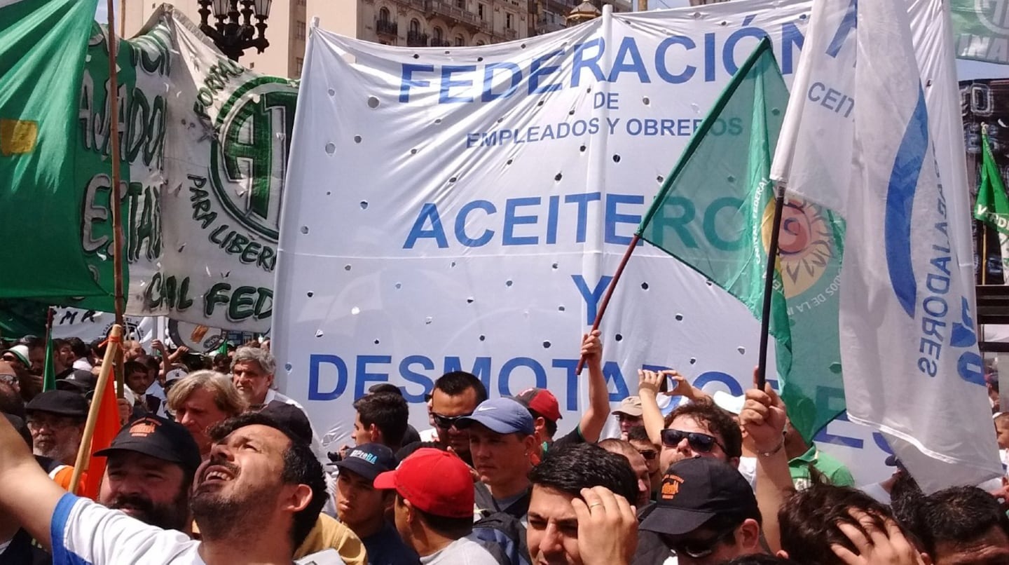 El Gobierno dictó la conciliación obligatoria en el conflicto de aceiteros que frena las exportaciones clave