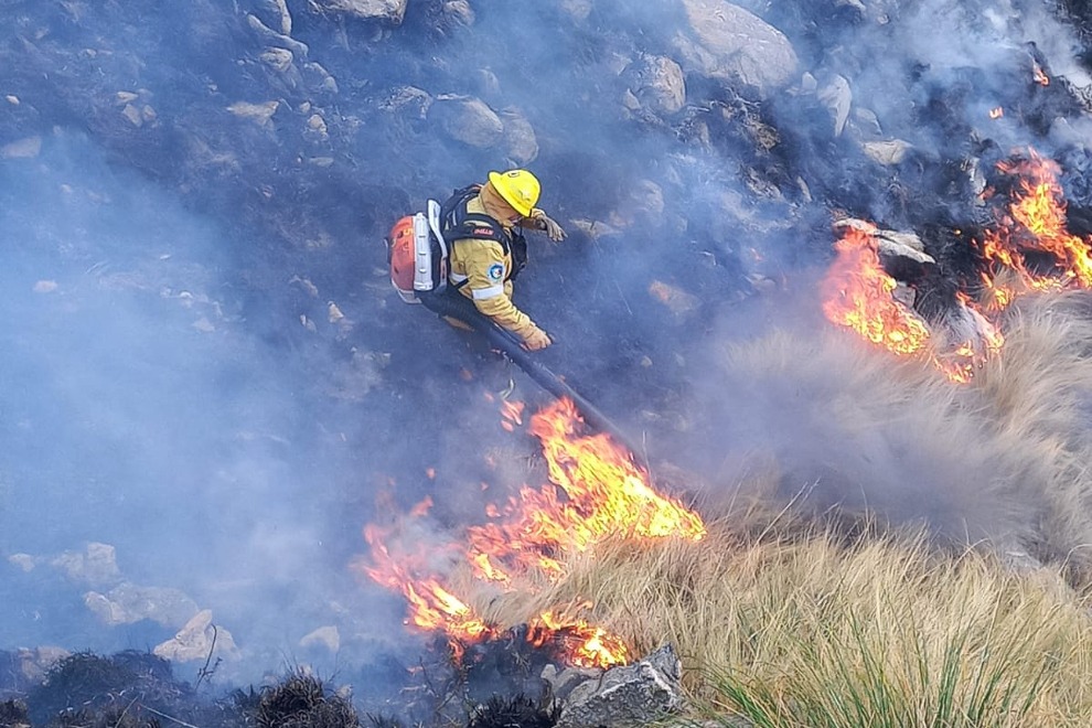 Incendios forestales: foco activo en La Calera