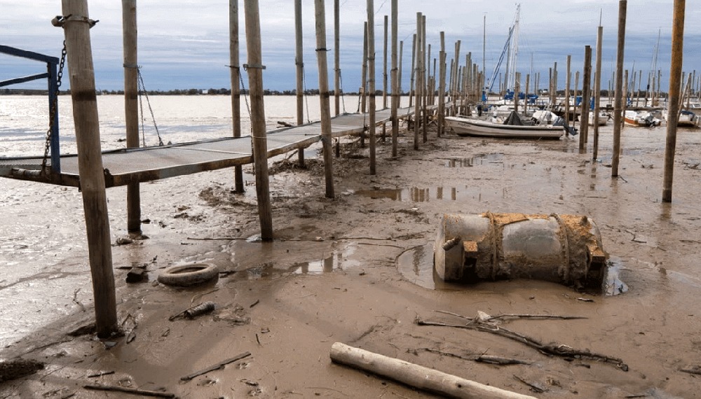 Durante doce horas colapsó la Hidrovía por un barco varado