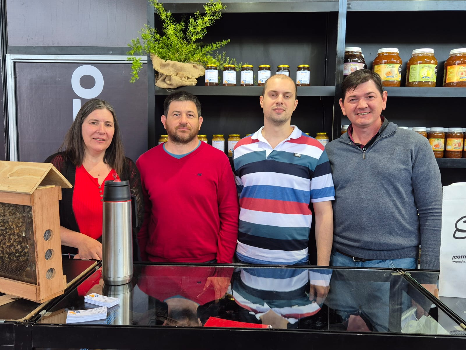 La cooperativa  Apícola de Ansenuza trabaja arduamente para jerarquizar la profesión apícola y capacitar a los productores