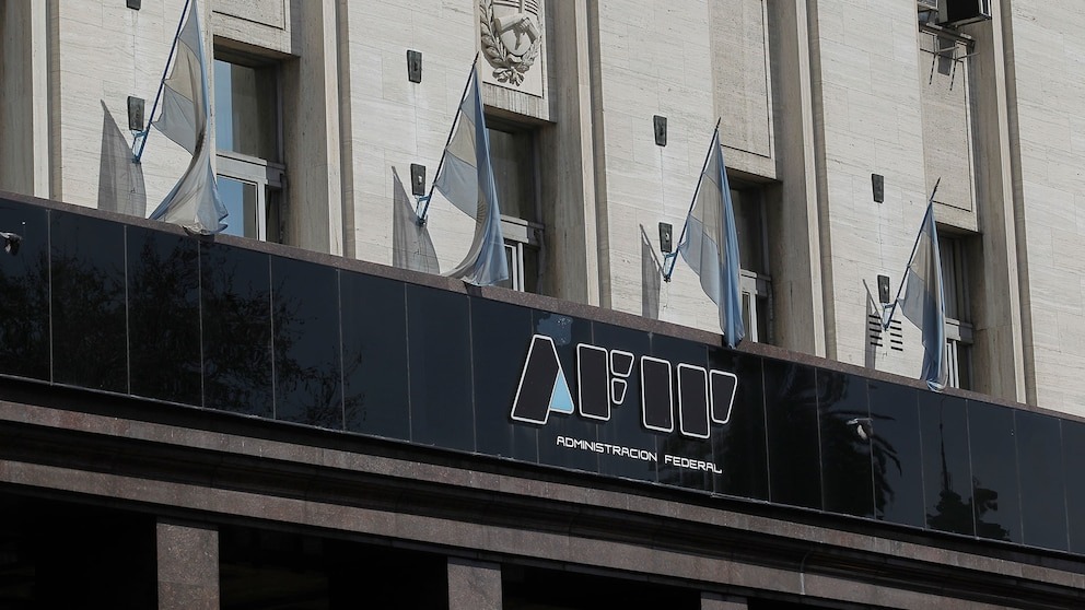 Duro recorte del Gobierno en la AFIP: estructura más chica, despidos y sueldos más bajos