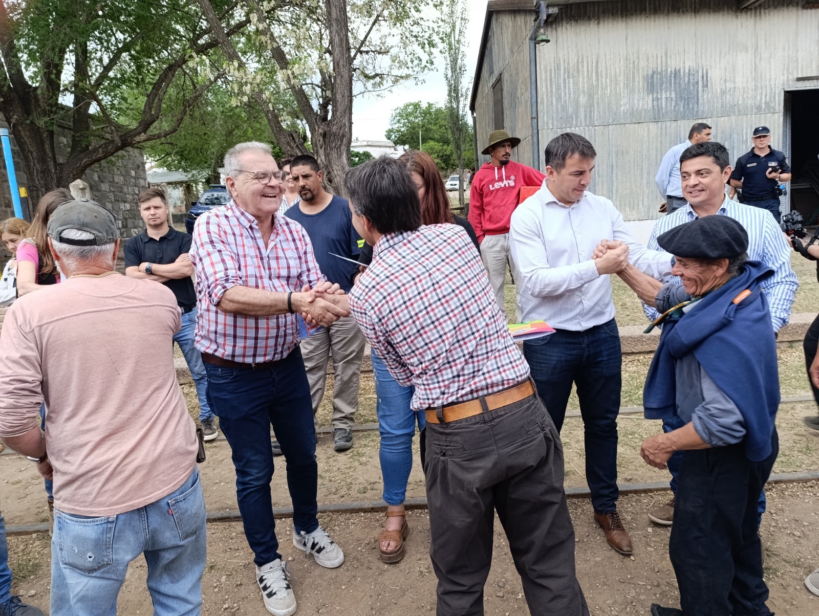 Incendios: Entrega de insumos y aportes por más de $700 millones a productores afectados en Punilla, Totoral, Colón y Cruz del Eje