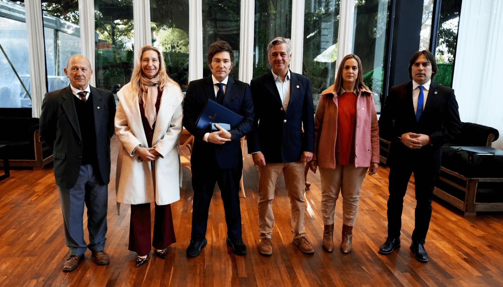 Milei dijo que el próximo impuesto que va a bajar son las retenciones tras la reunión con la Mesa de Enlace