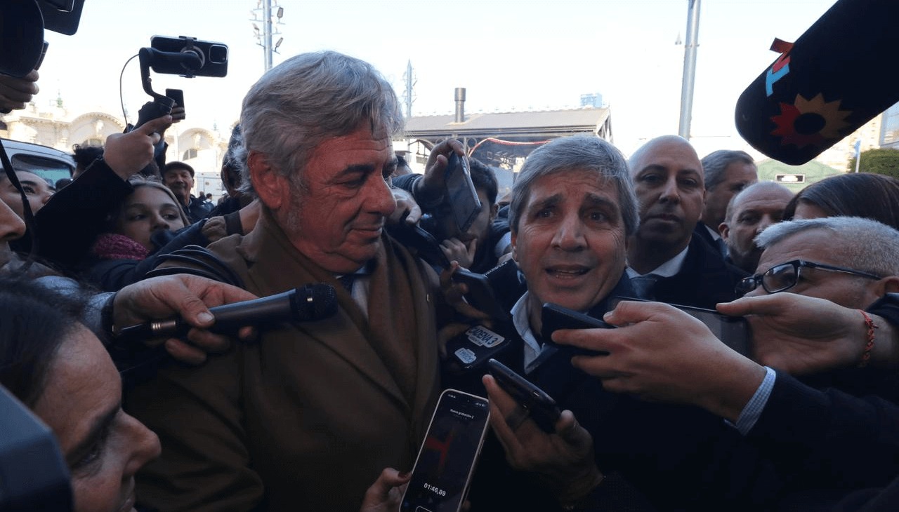 Caputo confirma anuncios de Milei sobre retenciones y destaca avances económicos en Argentina