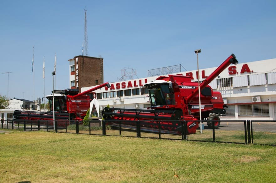 Con el pago de $500.000 a cada empleado, Vassalli reabre su planta y vuelve a producir en Firmat