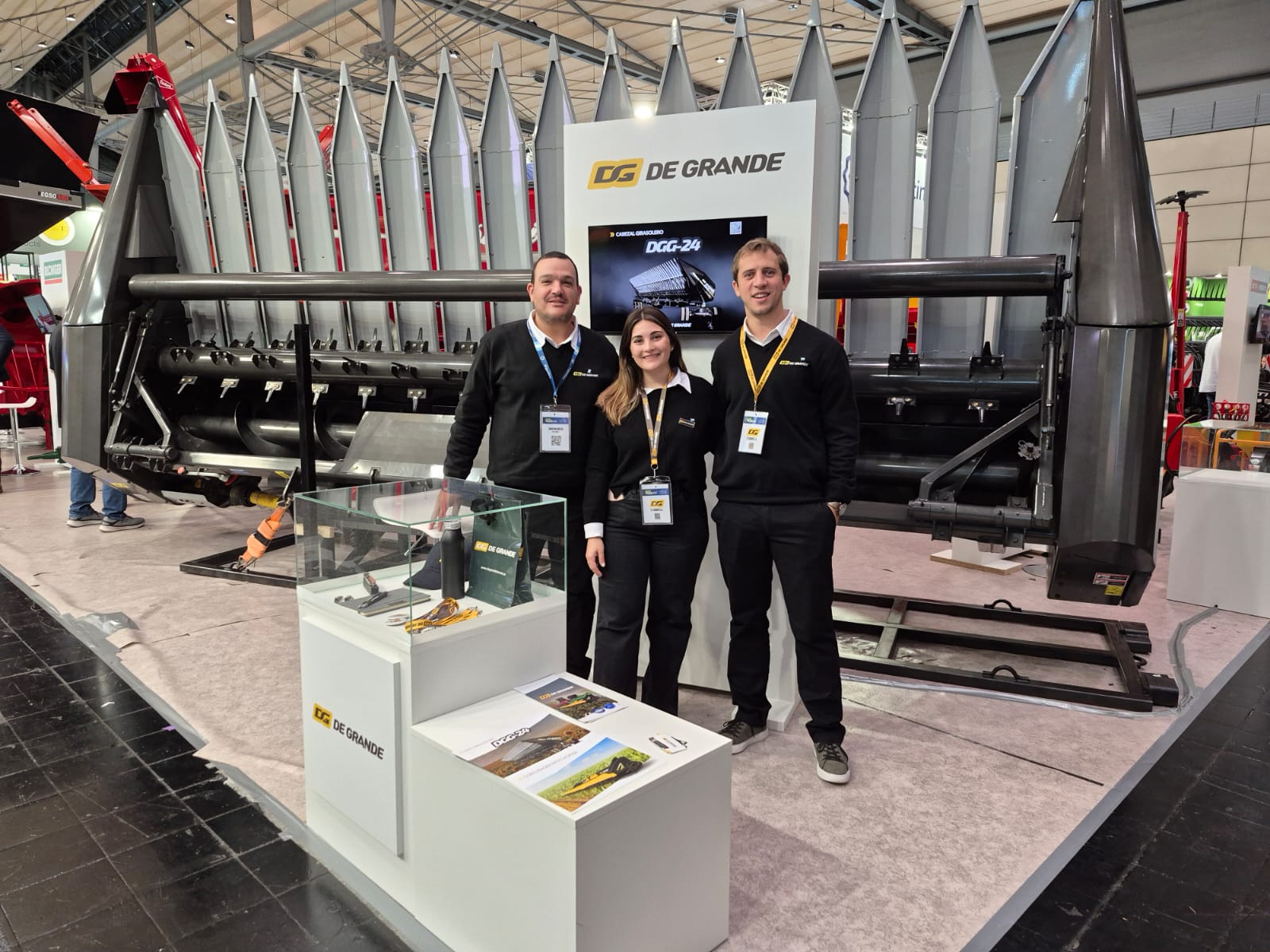 Un sueño hecho máquina: De Grande debutó en Hannover con su cabezal girasolero