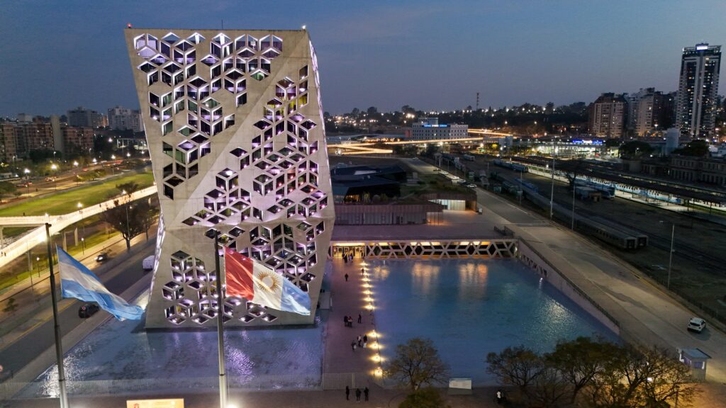 Llaryora impulsa un Plan de Reducción Impositiva de $900.000 Millones para 2026