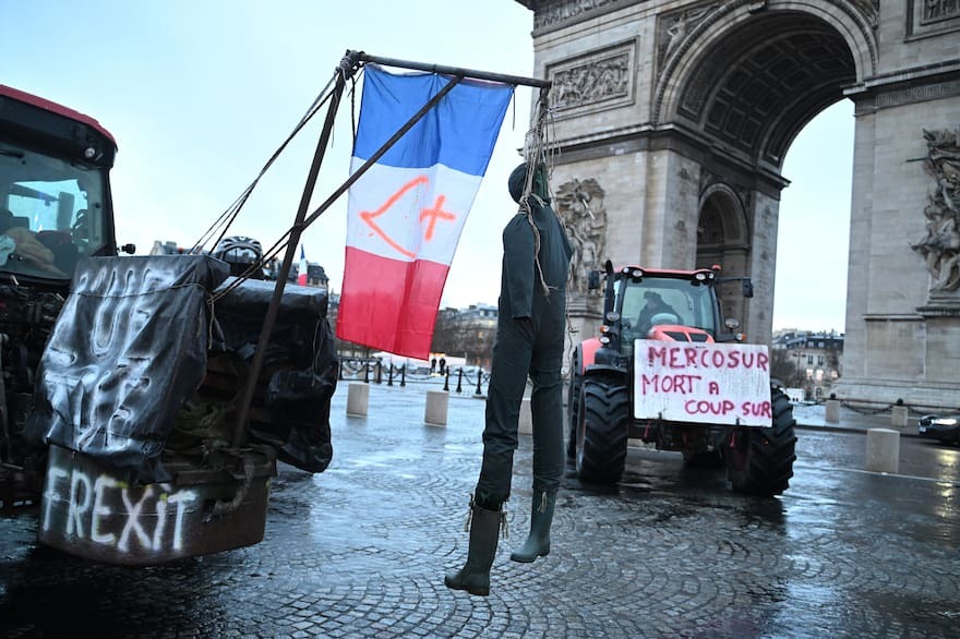 Agricultores franceses protestan en París contra el Acuerdo UE-Mercosur