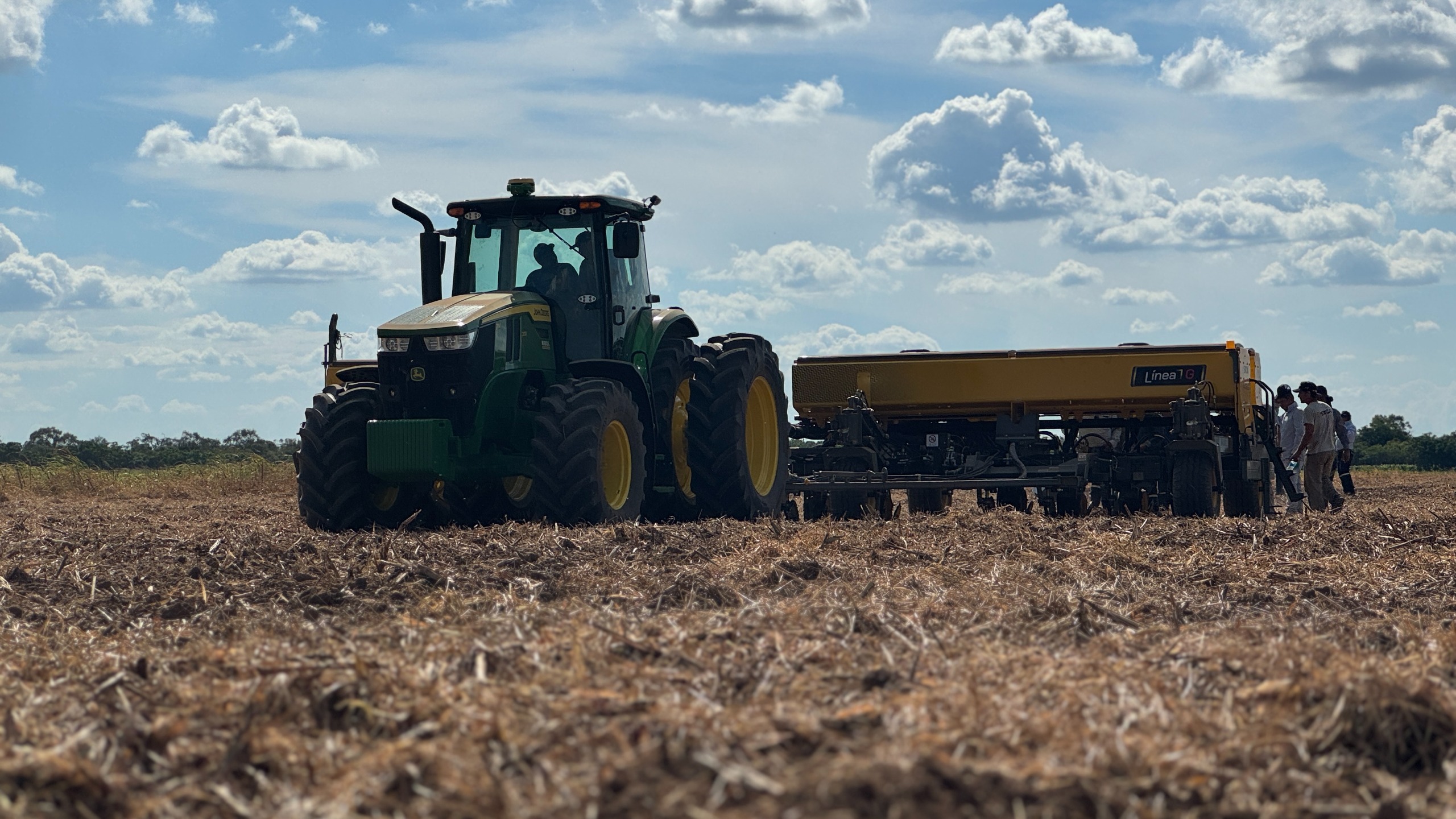 ERCA entrega su primera sembradora en Bolivia junto a Profel