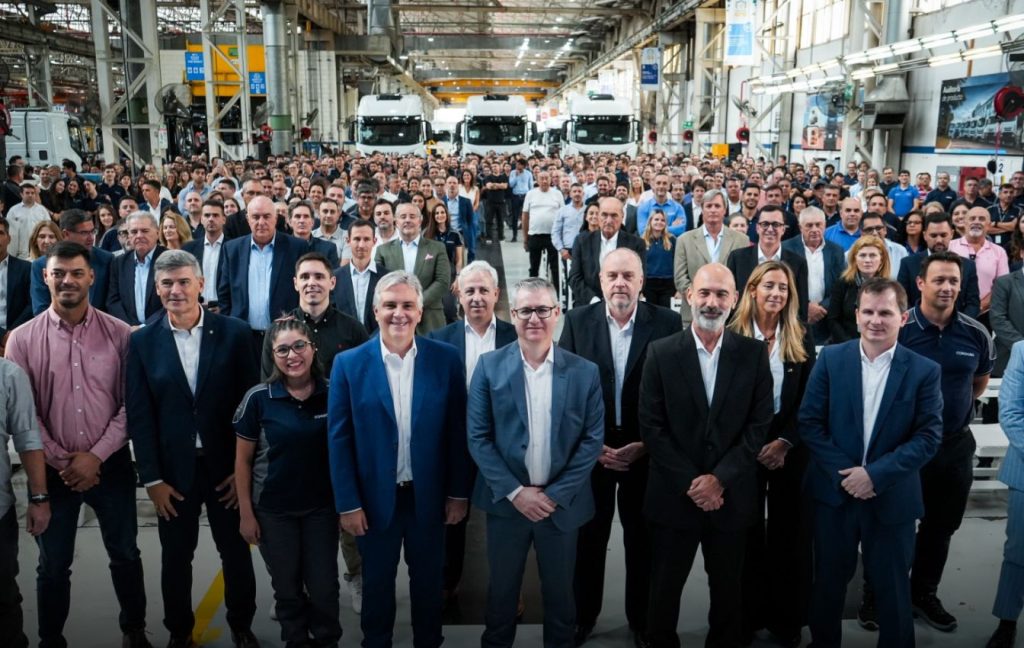 Llaryora pide igualdad de condiciones para fortalecer la industria nacional