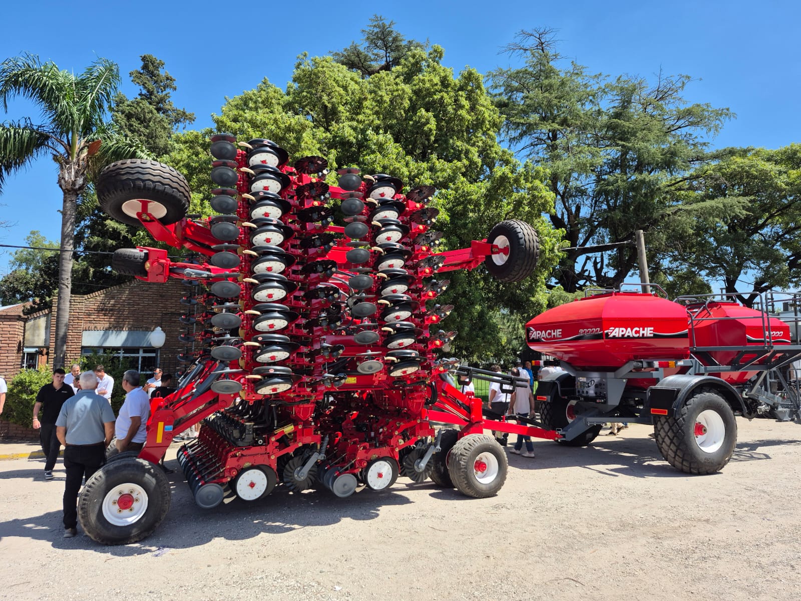 Apache acelera su expansión: lanzamiento del Air Drill 90.000 y fuerte apuesta tecnológica en Expoagro