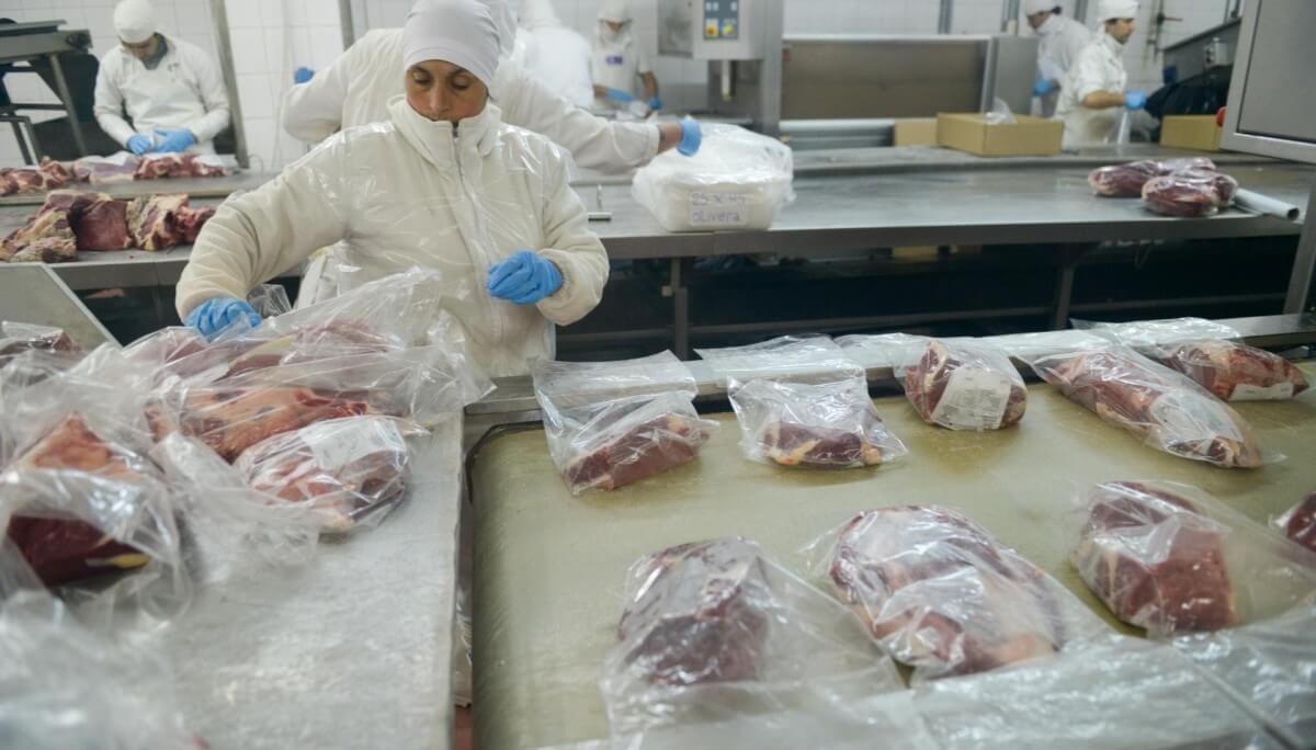 China compra récord de carne y Brasil al borde del cupo para la región