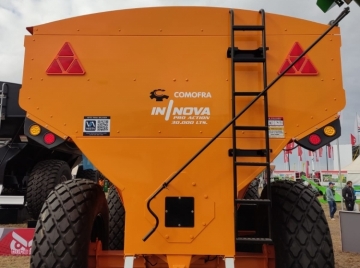 Comofra presentó en Agroactiva un nuevo modelo de tolvas de 38 mil litros que completan la línea Buho max