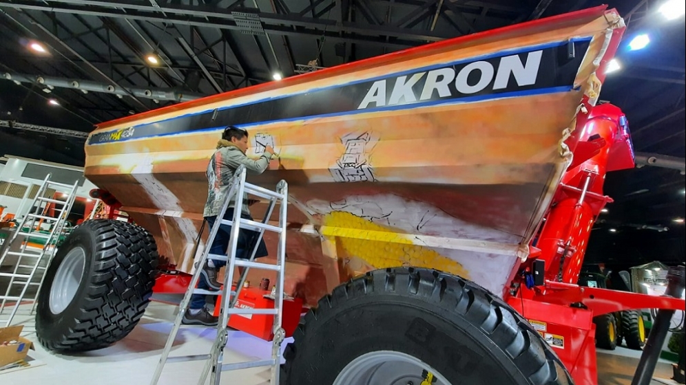 El campo y el arte se enlazan de la mano de AKRON y el artista sanfrancisqueño Ramón Cortez