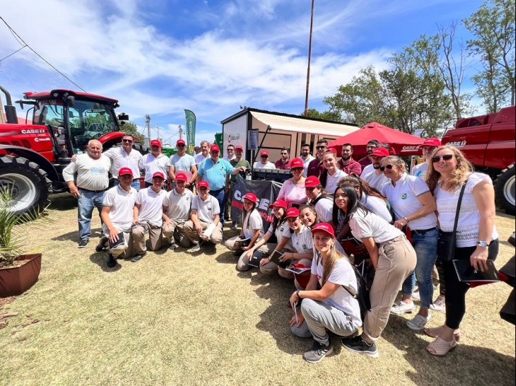 Case IH apuesta a la educación agraria con la entrega de motores a escuelas técnicas