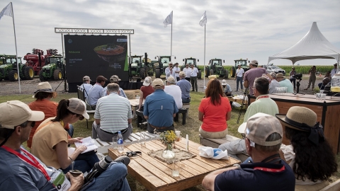 Más de 80 productores de 20 países visitaron el Bayer FowardFarming en Pergamino