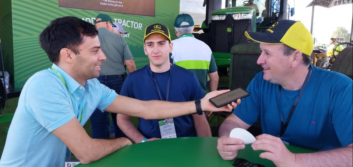 John Deere apoyando el desarrollo de jóvenes, estudiantes en sus primeros pasos en la agricultura digital