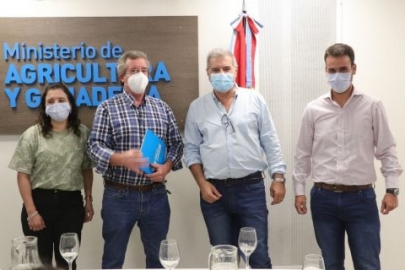 Busso entregó $5 millones a pequeños productores afectados por incendios